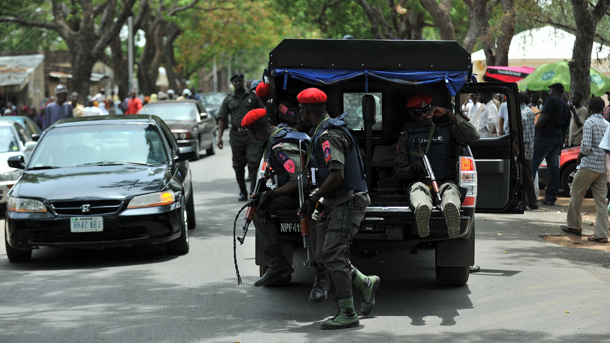 Il gruppo islamista Ansaru ha rivendicato il rapimento dei sette dipendenti stranieri, tra cui un italiano, avvenuto nel nord della Nigeria. In un comunicato il gruppo integralista spiega il perché del sequestro.