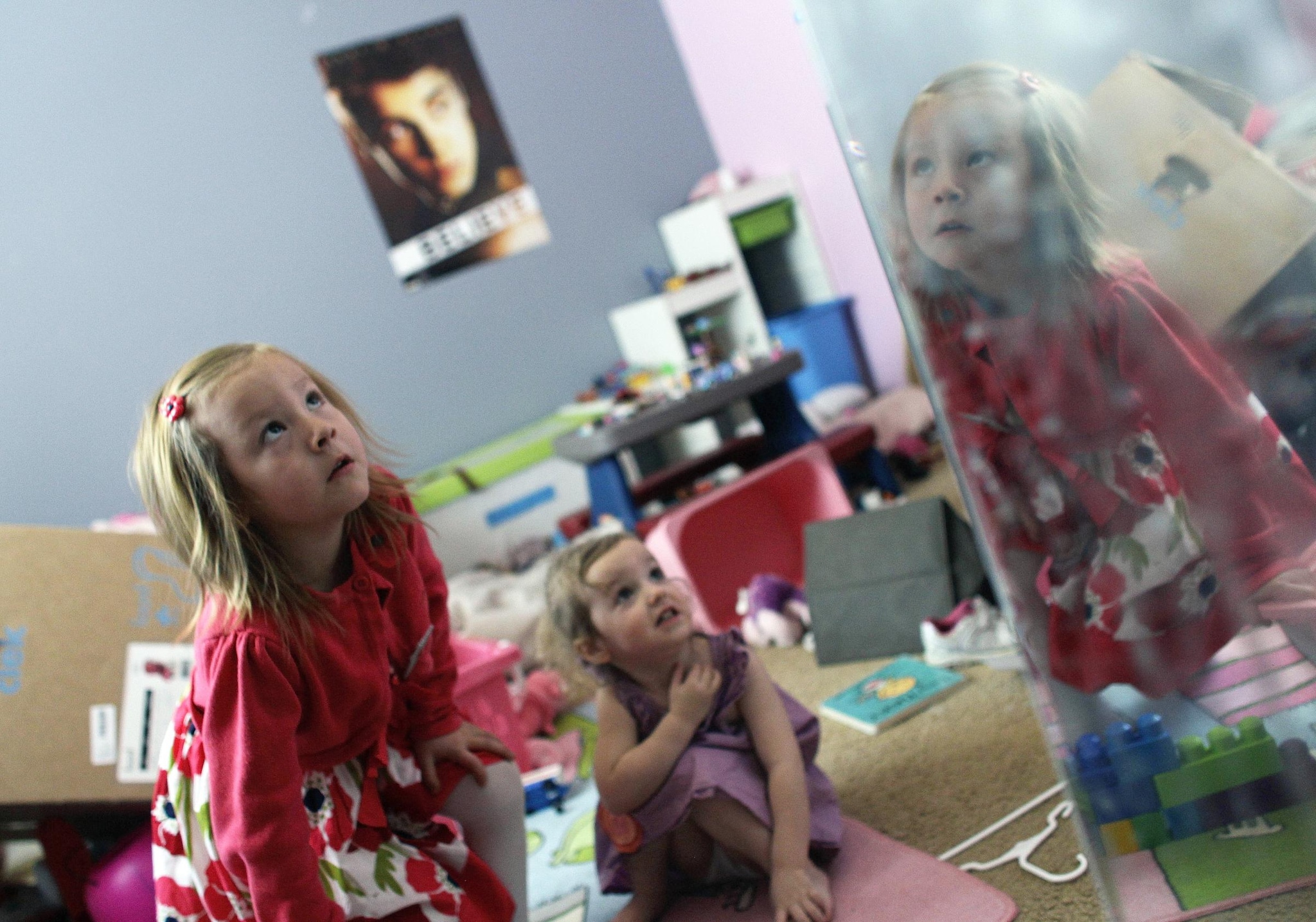 Una famiglia del Colorado ha denunciato la scuola elementare del figlio perché al piccolo è stato vietato di usare i bagni delle bambine. Secondo la madre lui è “transgender già da quanto aveva 18 mesi”, per cui questa è discriminazione.
