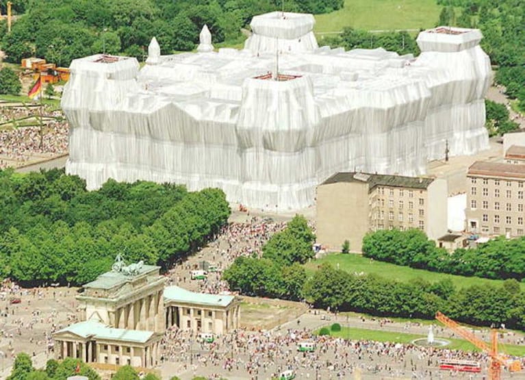 Christo e Jeanne-Claude, Wrapped Reichstag, 1971-96 - Getty Images