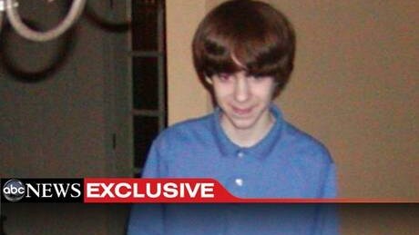 Il killer della scuola Sandy Hook non aveva solo le armi usate per compiere la sua folle strage. A casa sua sono stati ritrovati altri fucili, pistole e munizioni. Lanza e sua madre erano anche iscritti alla Nra, la lobby che si batte affinché gli americani possano armarsi.