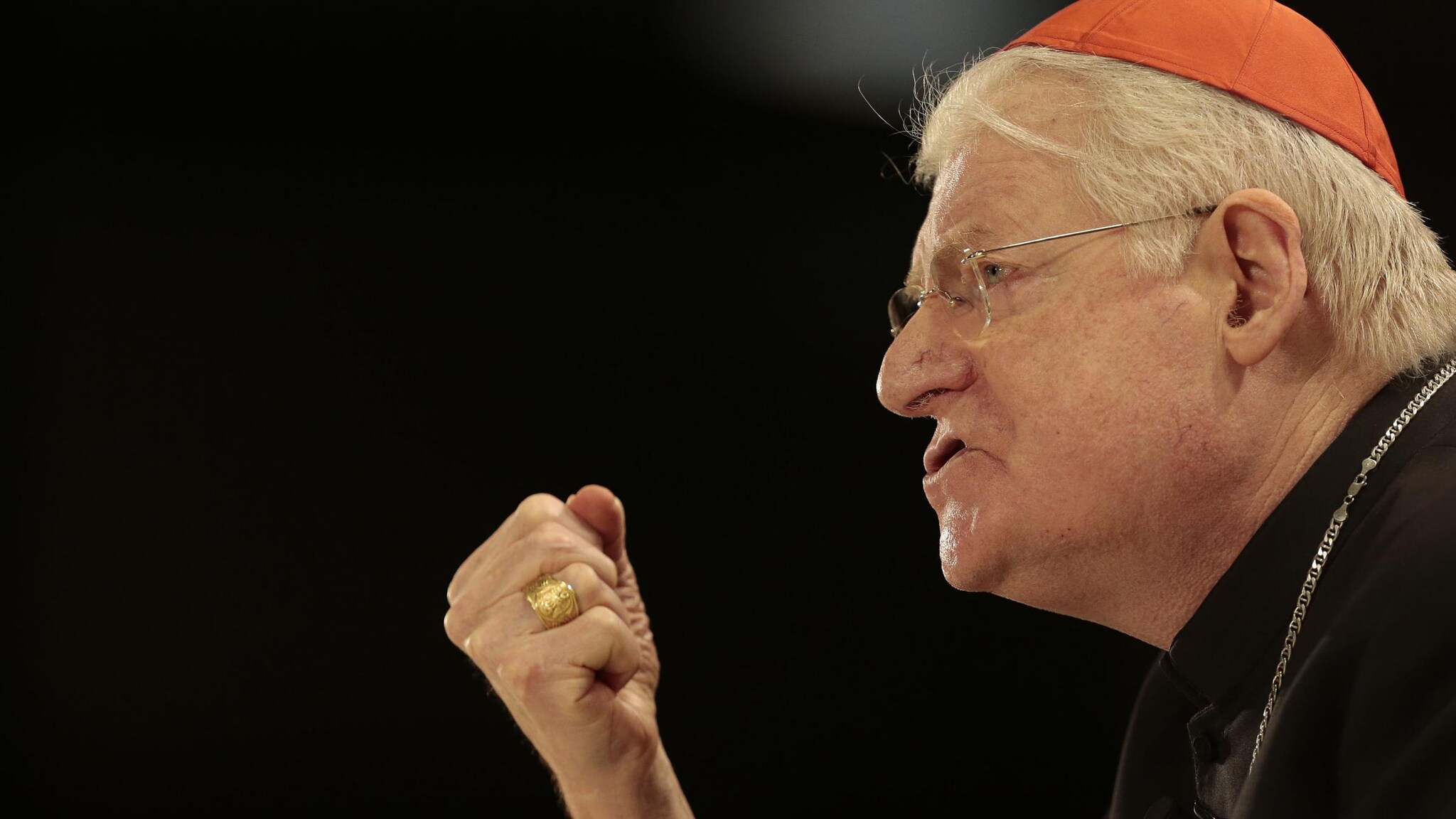 A un giorno dal Conclave l’attenzione è puntata sul Vaticano e sul nome di colui che diverrà il nuovo capo della Chiesa. Per i bookmaker internazionali quel nome c’è già: il nuovo Papa sarà italiano. Potrebbe dimettersi come Ratzinger? Si scommette anche su questa eventualità.