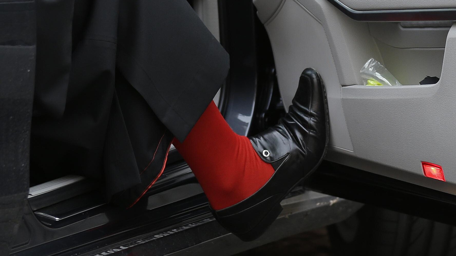 Sono arrivati tutti a Roma i porporati che entreranno nella Cappella Sistina per il Conclave e che dunque sceglieranno il successore di Benedetto XVI. Per gran parte sono europei, molti scelti da Ratzinger, e la loro età media è di 72 anni.