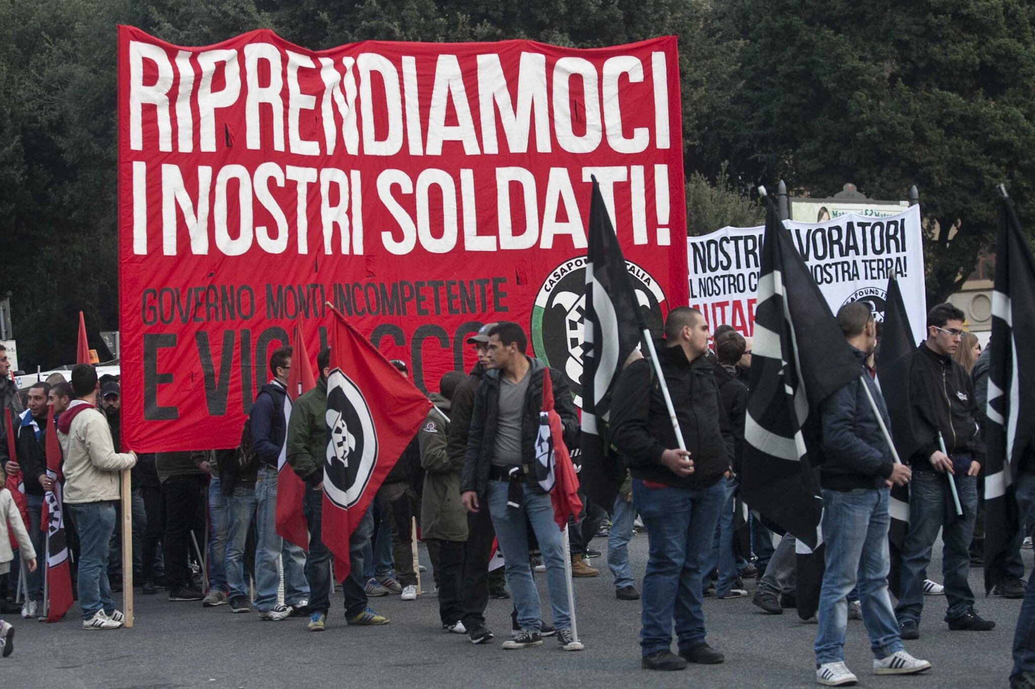 Roma blindata, corteo Casapound