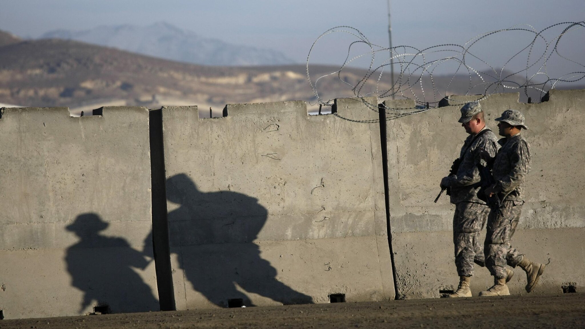 L’Isaf ha reso noto che un uomo che indossava una divisa delle Forze di sicurezza afghane ha aperto il fuoco oggi contro un gruppo di militari nella provincia di Maidan Wardak. Ci sarebbero “numerosi morti”.