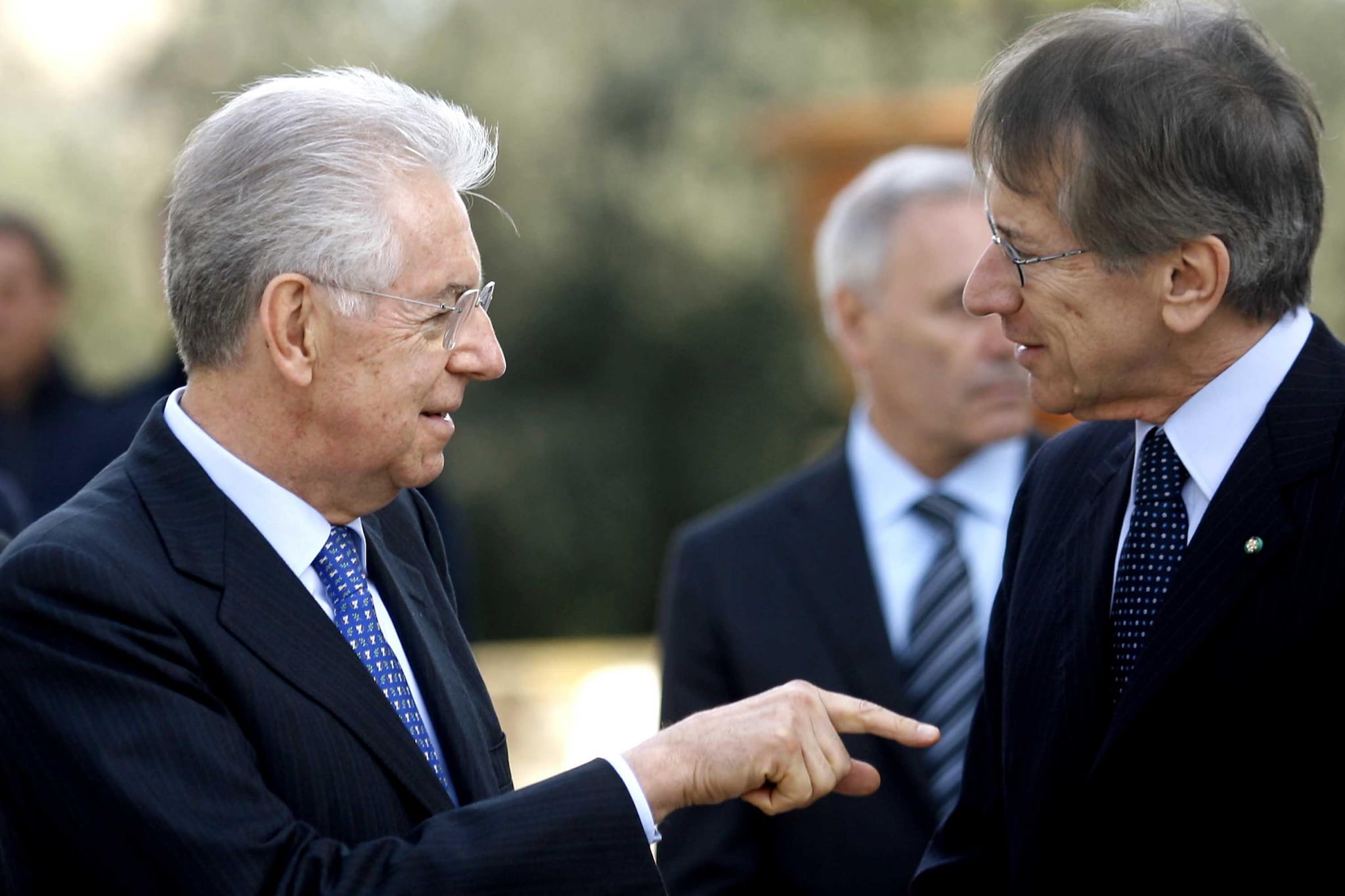 Le polemiche relative al ritorno in India di Latorre e Girone e le dimissioni in aula del titolare della Farnesina Giulio Terzi hanno avuto seguito anche nel Paese che processerà i due Fucilieri di Marina. E se c’è chi si dice dispiaciuto per Terzi non manca chi ha abbandonato i toni della diplomazia.