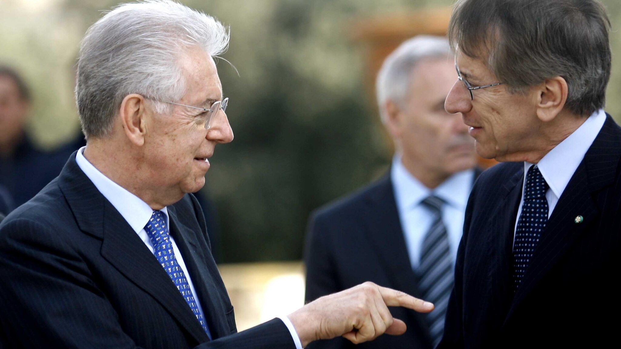 Le polemiche relative al ritorno in India di Latorre e Girone e le dimissioni in aula del titolare della Farnesina Giulio Terzi hanno avuto seguito anche nel Paese che processerà i due Fucilieri di Marina. E se c’è chi si dice dispiaciuto per Terzi non manca chi ha abbandonato i toni della diplomazia.