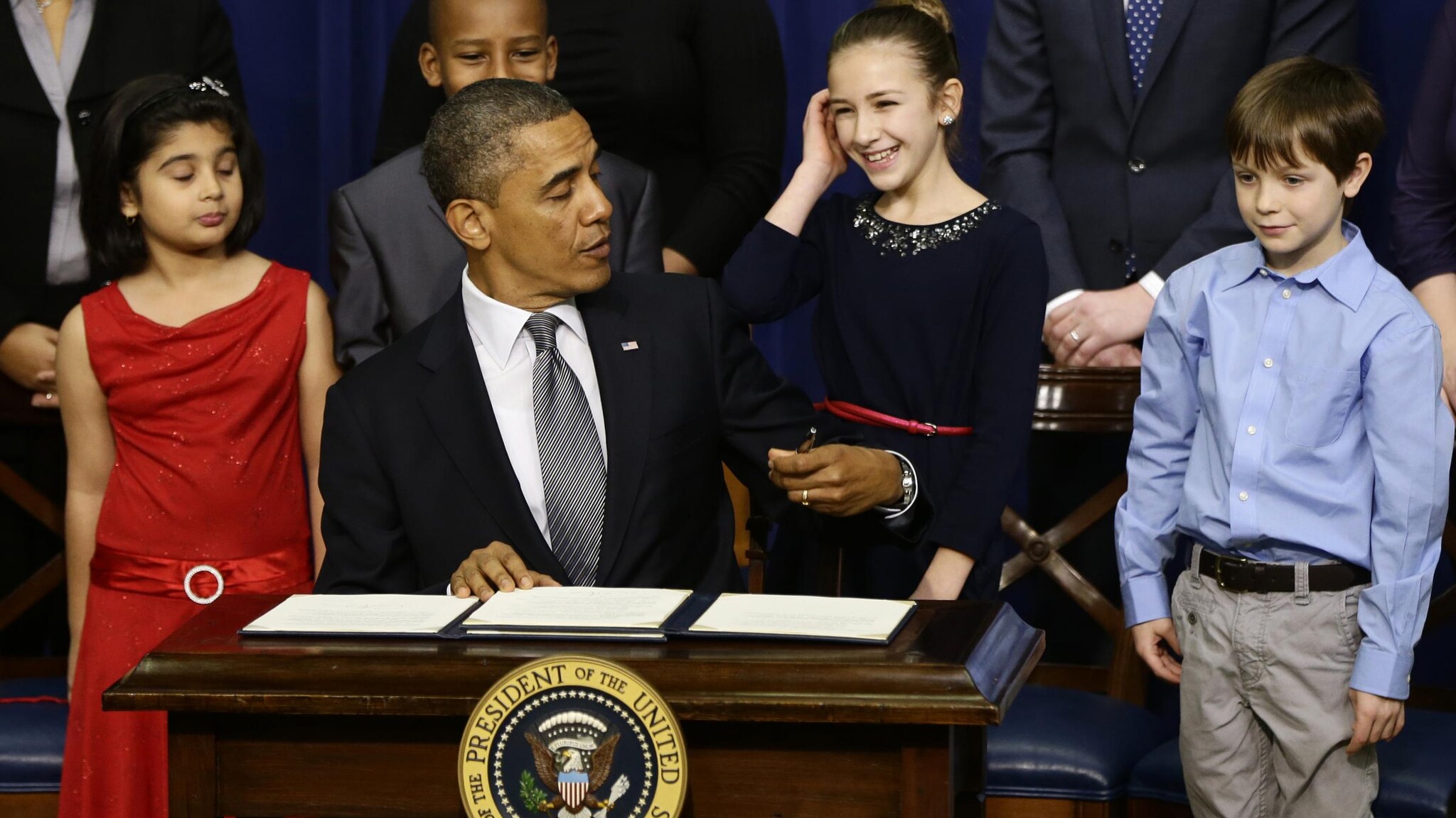 La riforma voluta da Barack Obama per fermare le stragi negli Stati Uniti perde pezzi. C’è una spaccatura nei democratici che osteggiano la messa al bando dei fucili d’assalto, quelle armi usate per esempio per la strage di bambini a Newtown.