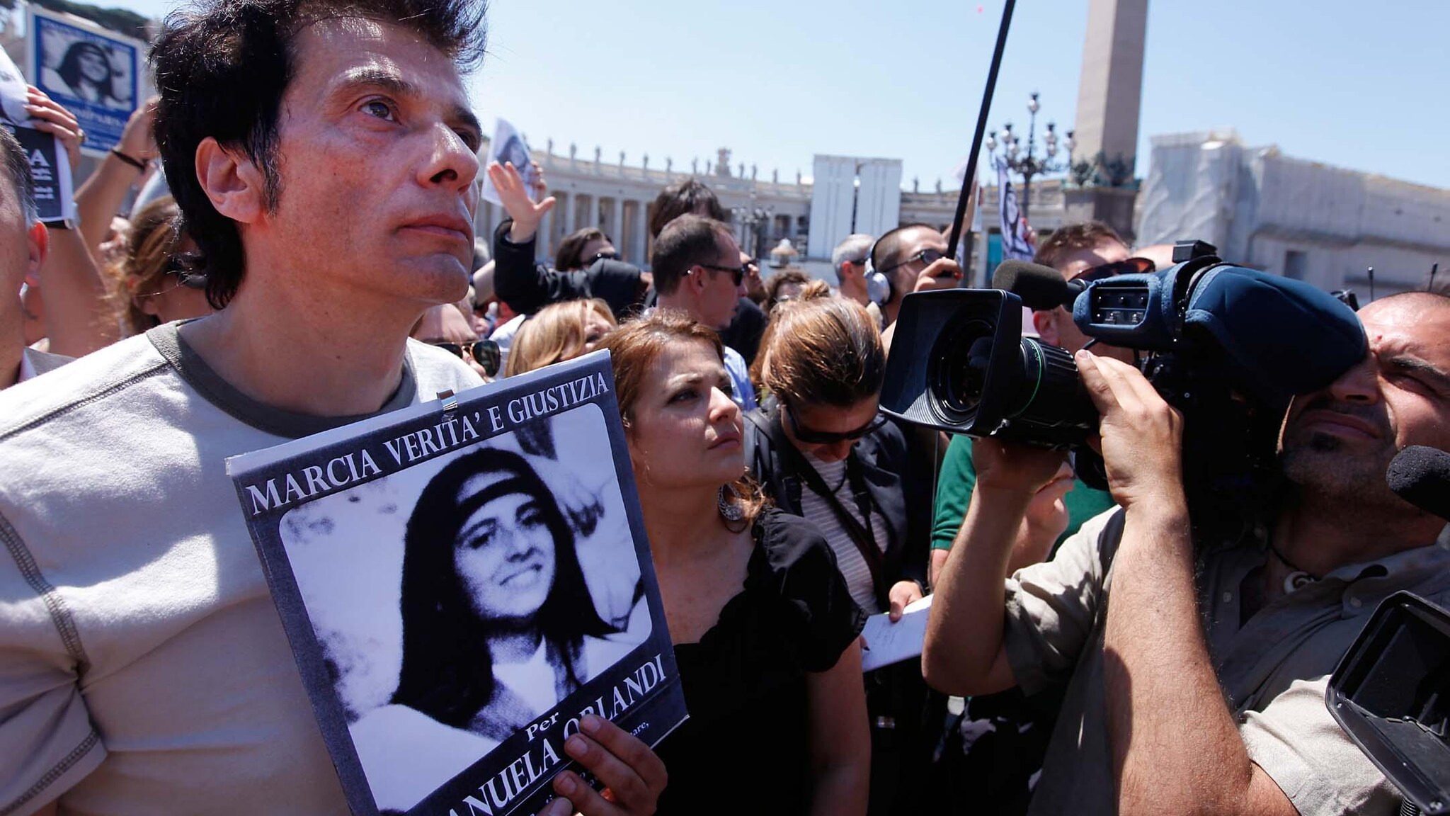 Ieri, tra i fedeli che hanno incontrato Bergoglio c’era anche Pietro Orlandi, il fratello della cittadina vaticana scomparsa 30 anni fa. I due hanno parlato pochi secondi ma Pietro si è detto fiducioso: “La sensazione è che conoscesse bene la storia di Emanuela, chiederò di incontrarlo ancora”.