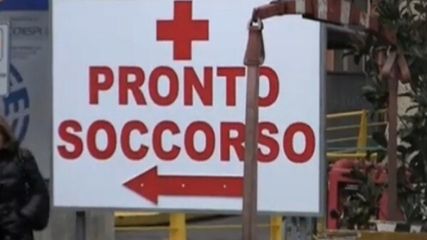 Un’altra tragedia che riguarda un bambino, strozzato da un osso di pollo mentre cenava a casa dei nonni. Il piccolo è morto in ospedale qualche ora dopo l’incidente.