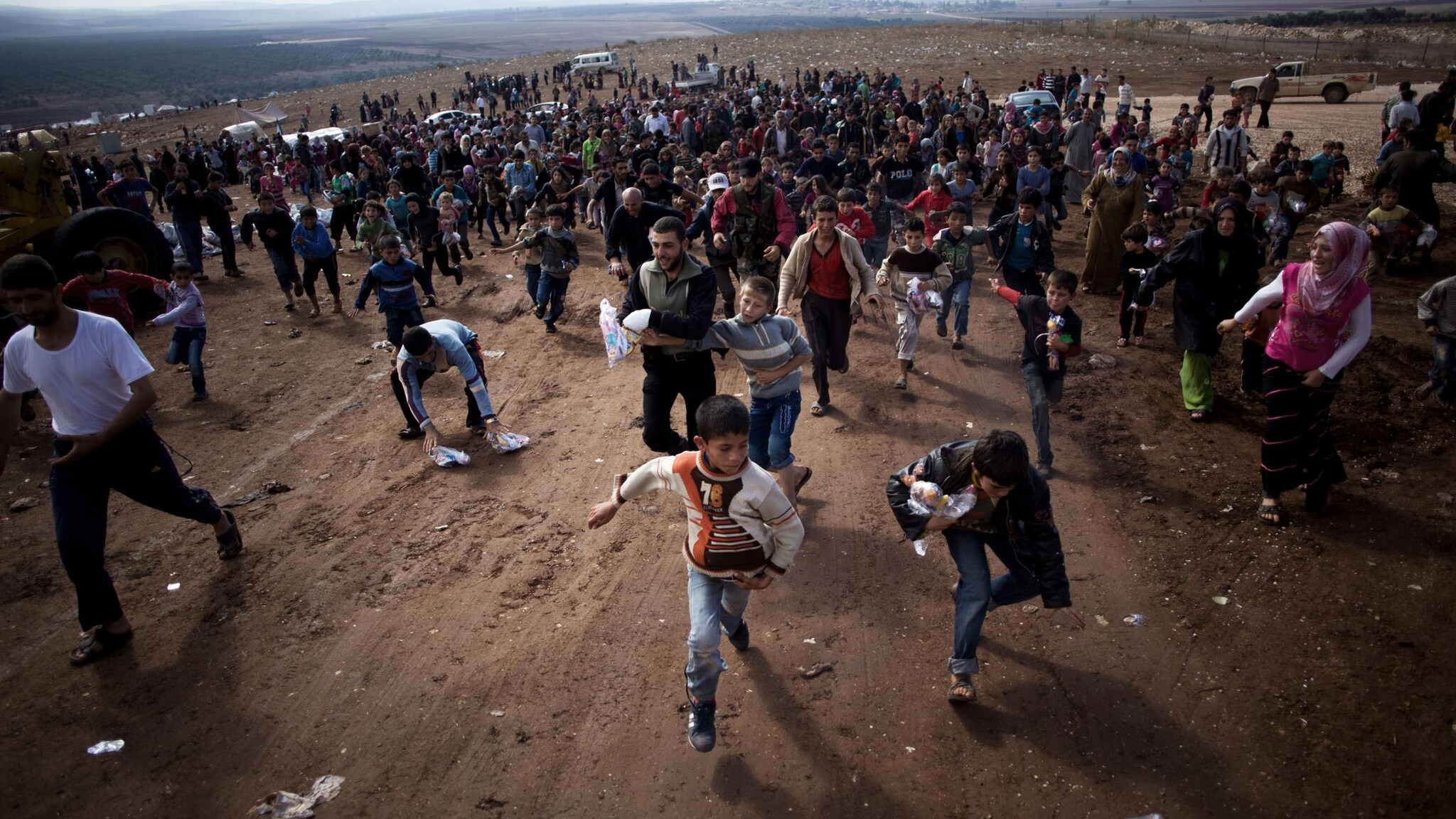 L’Agenzia dell’Onu ha fatto sapere che il numero di rifugiati siriani è salito a un milione, di cui la metà composta da bambini. In fuga dalla Siria per scappare dalle violenze della guerra civile: “Una tragedia che va fermata”.