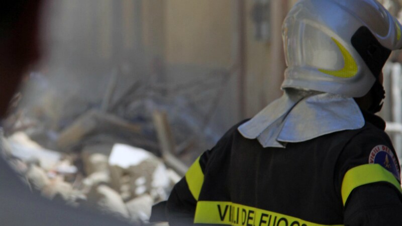 Un drammatico incidente che a Povoletto ha provocato una vittima, il 71enne Pietro Marcucci. Da una prima ricostruzione l’uomo avrebbe utilizzato l’alcol per accendere una stufa a legna, poi sarebbe stato travolto dal fuoco.