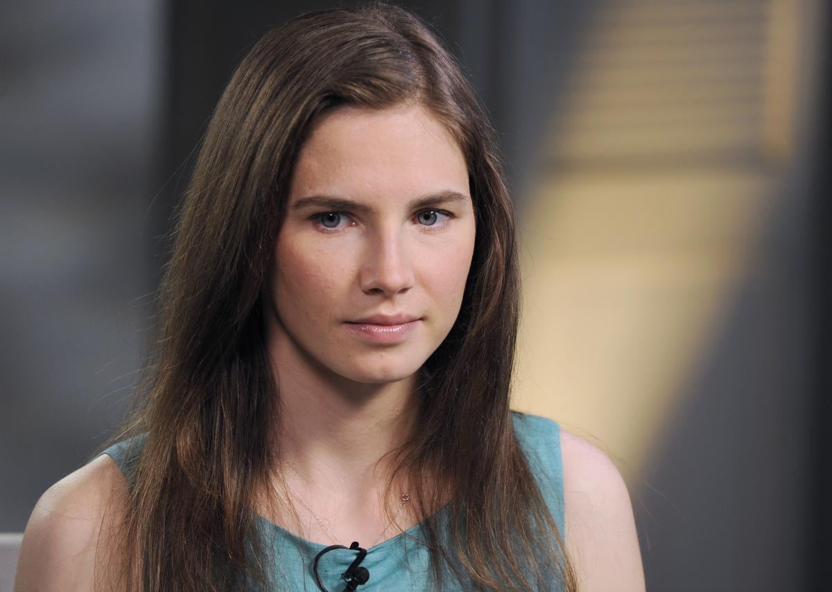 Arrivano nuove anticipazioni choc contenute nel libro scritto da Amanda Knox, la studentessa di Seattle accusata del delitto di Meredith Kercher. Le memorie della giovane elogiate da una famosa critica letteraria del New York Times.