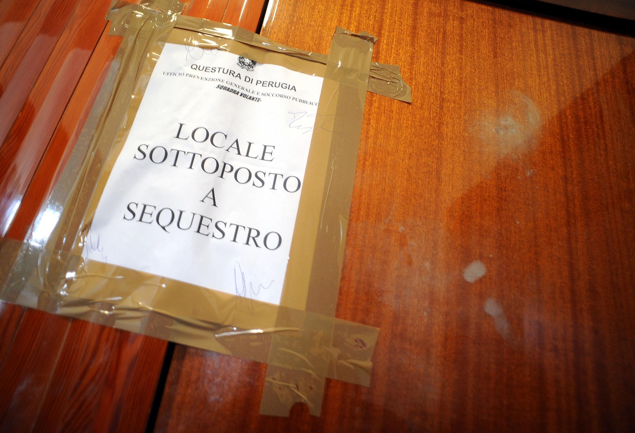 Svolta nel caso dell’omicidio di Alessandro Polizzi, il giovane ucciso mentre era in casa con la fidanzata Julia Tosti. Gli arrestati sono l’ex della ragazza e il padre.