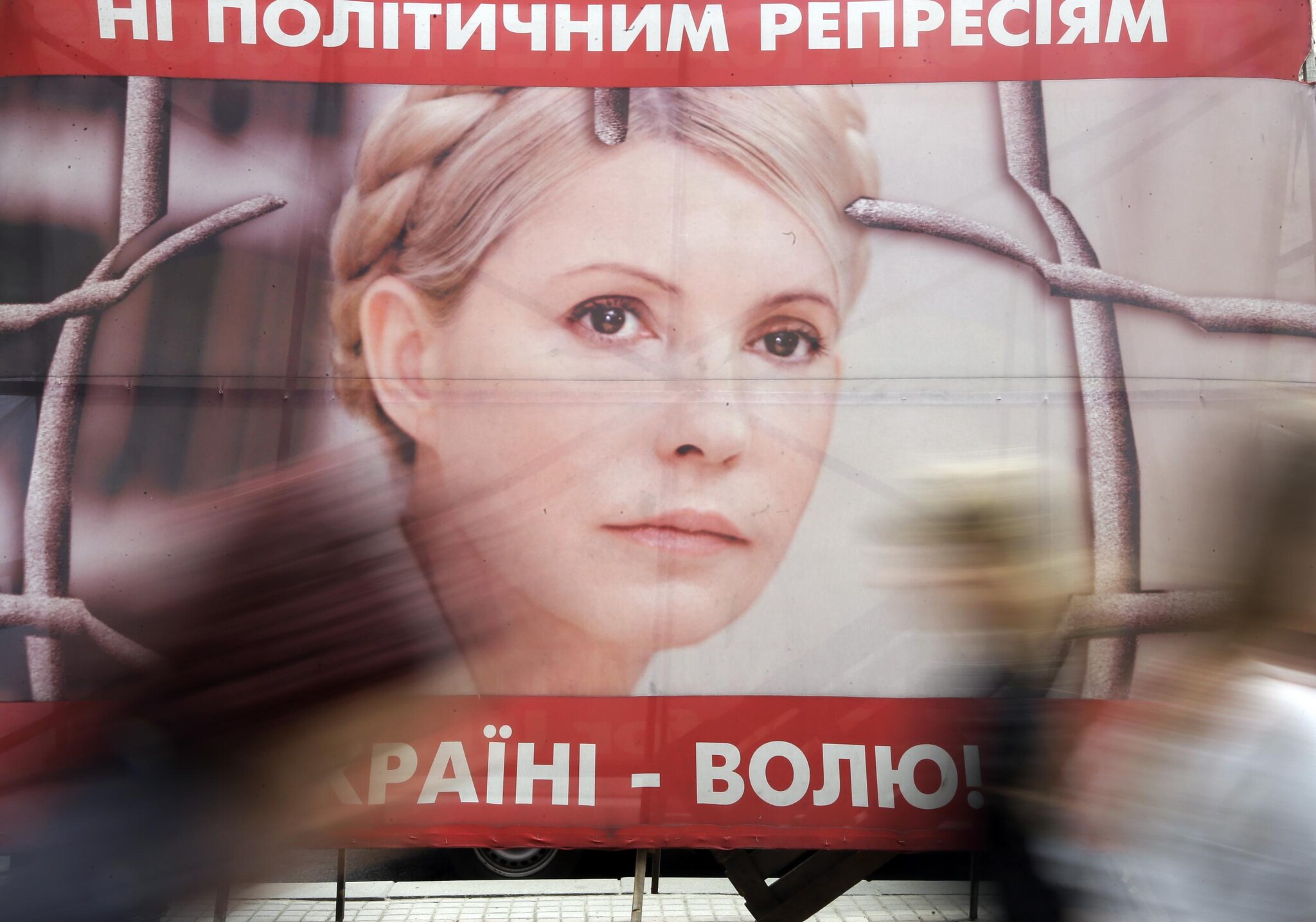 La Corte europea dei diritti umani ha ritenuto illegale e arbitraria la decisione delle autorità di sottoporre l’ex premier Yulia Tymoshenko al carcere preventivo. La figlia della Tymoshenko, Evgenia, ha parlato di una "prima vittoria".