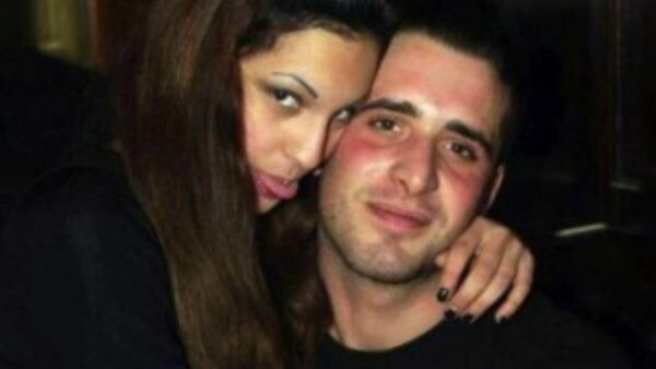 Ieri sono state arrestate due persone per il delitto compiuto a Perugia la notte tra il 25 e 26 marzo. Sono Riccardo e Valerio Menenti, il primo avrebbe ucciso Alessandro, suo figlio ed ex fidanzato di Julia Tosti sarebbe stato il mandante. Oggi l’interrogatorio in carcere.