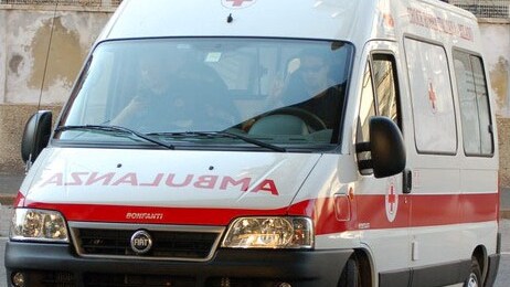 Un giovane di 15 anni è morto questa notte in ospedale dopo essere stato accoltellato ad Aversa (Caserta) da un altro minorenne, poi arrestato dai carabinieri.