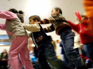 Il Rapporto Unicef mostra che il Belpaese occupa il 22esimo posto su 29 Paesi avanzati quando si parla di benessere dei bambini. Il 17% dei minori è sotto la soglia di povertà, molti giovani (l’11%) non sono iscritti a scuola, non lavorano né frequentano corsi di formazione.