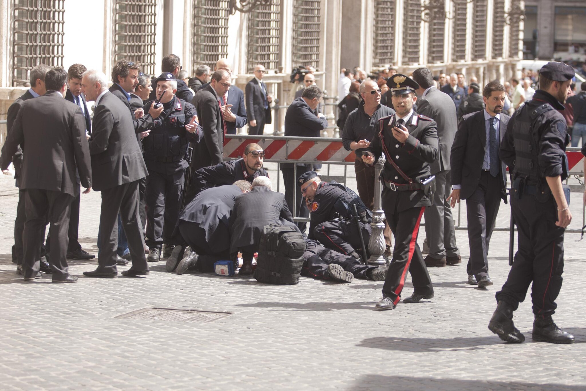 Giuseppe Giangrande, uno dei due carabinieri feriti da Luigi Preiti, è ancora in prognosi riservata e sotto sedazione. I medici hanno spiegato che al momento non è possibile garantire un’autonomia respiratoria efficace e continuativa.