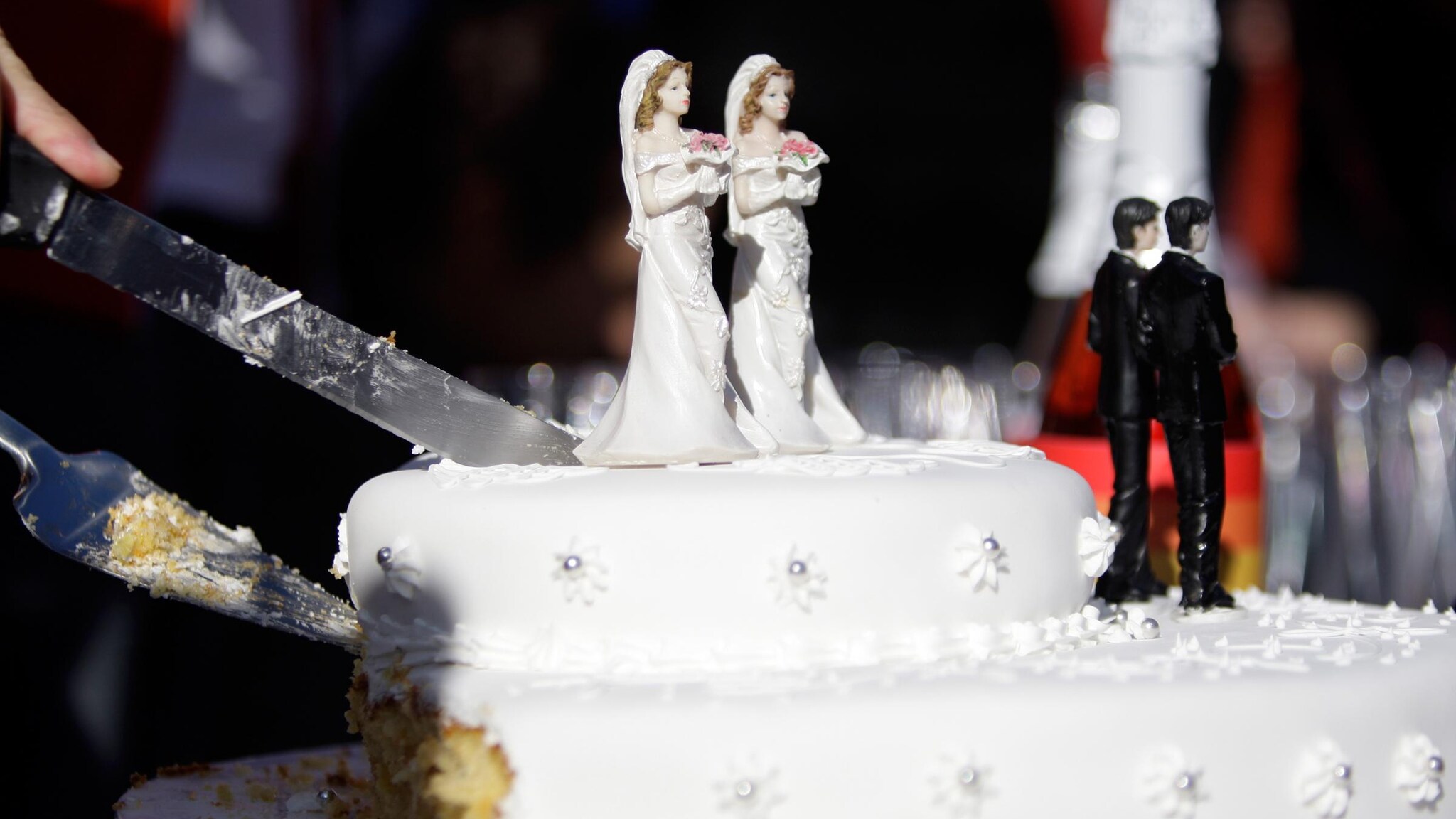 Il Parlamento della Nuova Zelanda ha approvato oggi la legge sulle nozze omosessuali diventando il primo paese dell’area Asia-Pacifico a legalizzare il matrimonio tra persone dello stesso sesso e il tredicesimo al mondo.