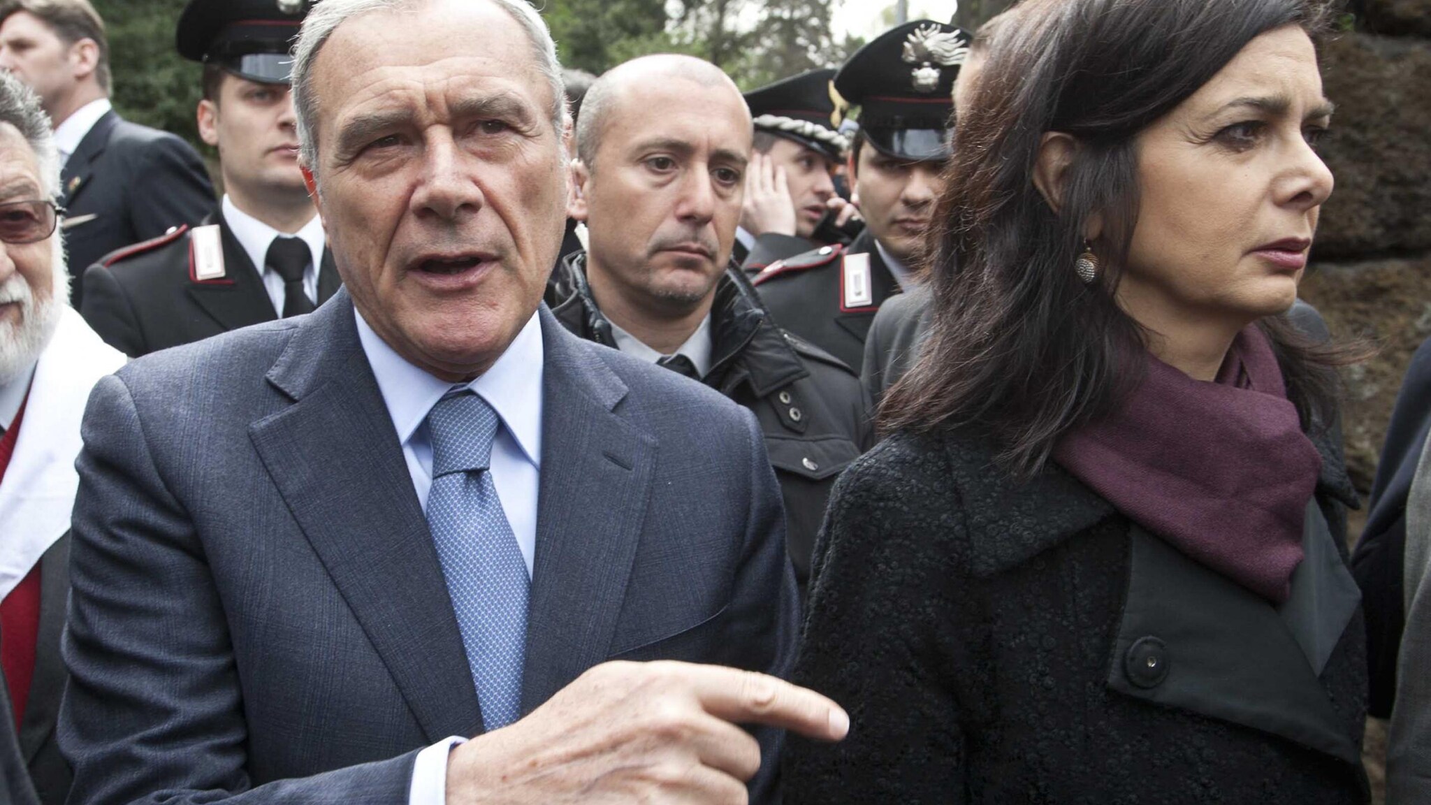 I presidenti di Camera e Senato commentano, attraverso una nota, la protesta dei parlamentari del Movimento 5 Stelle che in queste ore stanno “occupando” le Camere. “I luoghi delle istituzioni vanno rispettati”.