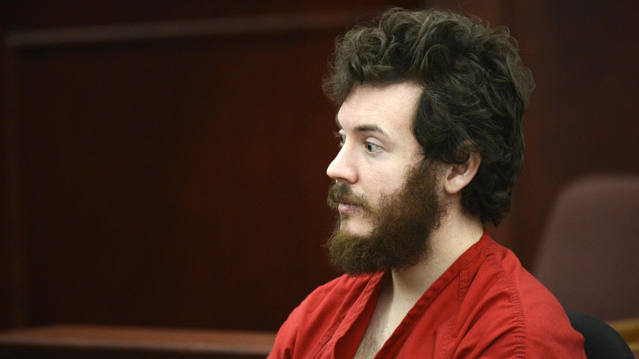 Nel luglio del 2012 James Holmes, travestito dal “cattivo” di Batman, entrò in un cinema vicino Denver e uccise 12 persone. Per lui l’accusa chiede ora la pena di morte. Ma un mese prima dell’attacco una psichiatra parlò del killer alla polizia.