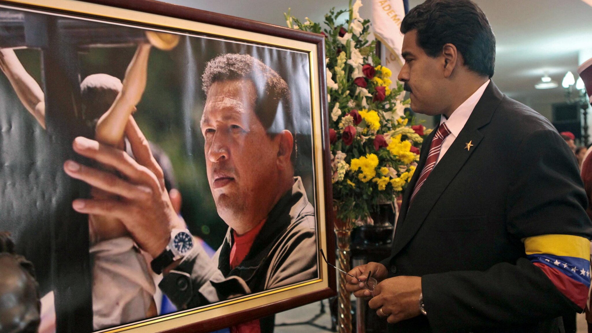 Il presidente venezuelano ad interim Nicolas Maduro concede un’intervista alla France Presse e ritorna sugli ultimi momenti di Chavez ribadendo la sua ipotesi di un avvelenamento: “Personalmente credo che serva un’inchiesta”.