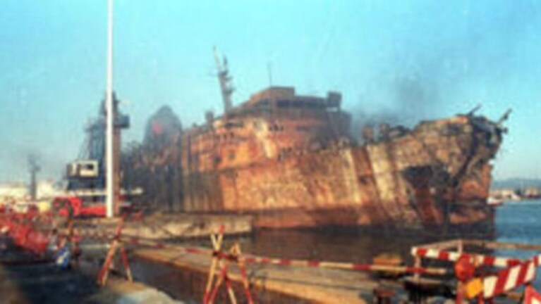 Il 10 aprile del 1991 il traghetto e la petroliera Agip Abruzzo entrarono in collisione al porto di Livorno. L’incidente costò la vita a 140 persone. Dopo 22 anni una perizia sembra svelare il mistero della “nave fantasma”.