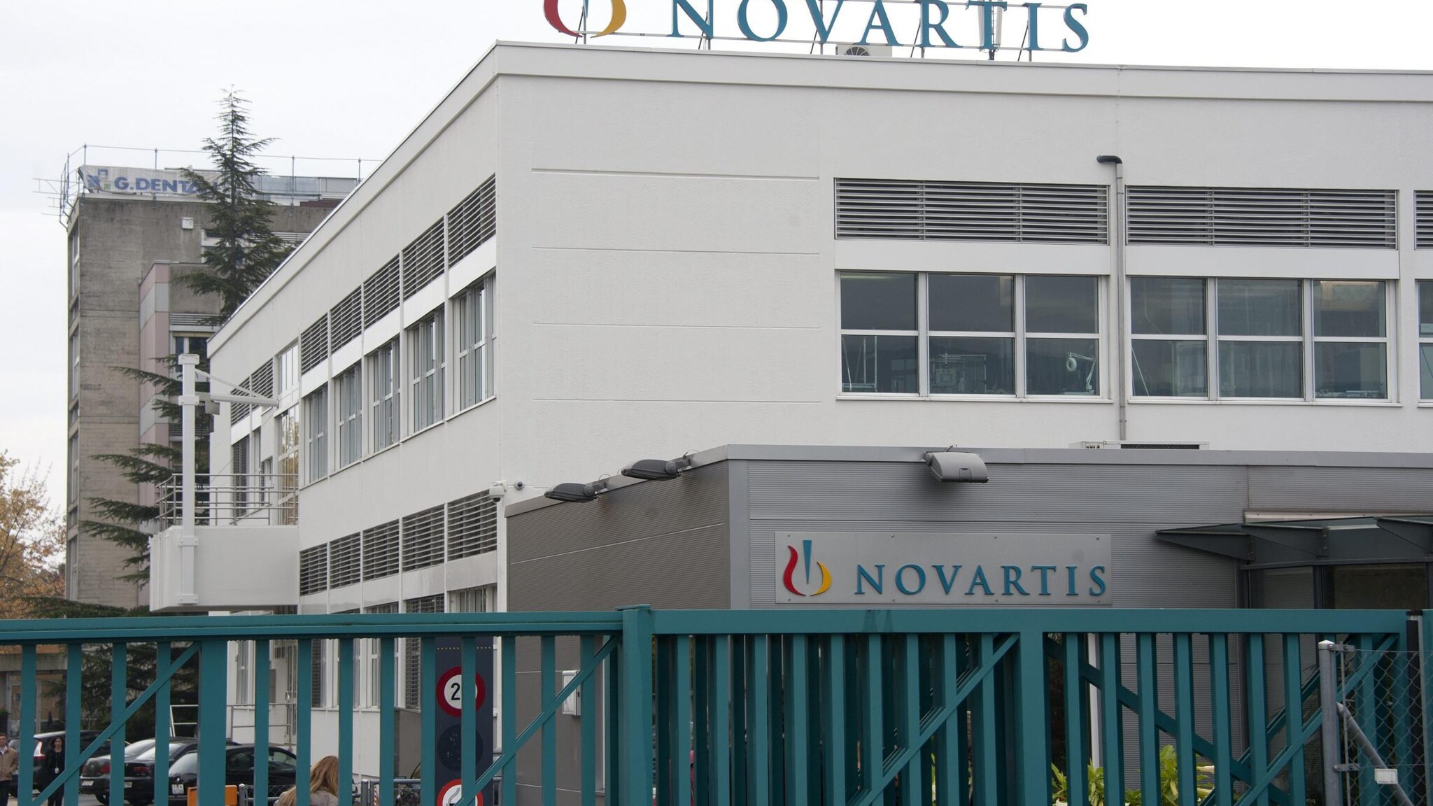 La Corte suprema indiana ha stabilito che la compagnia farmaceutica Novartis non ha il diritto di brevettare la nuova versione del farmaco salvavita Glivec contro il cancro. Il verdetto giunto al termine di una battaglia legale durata sette anni.