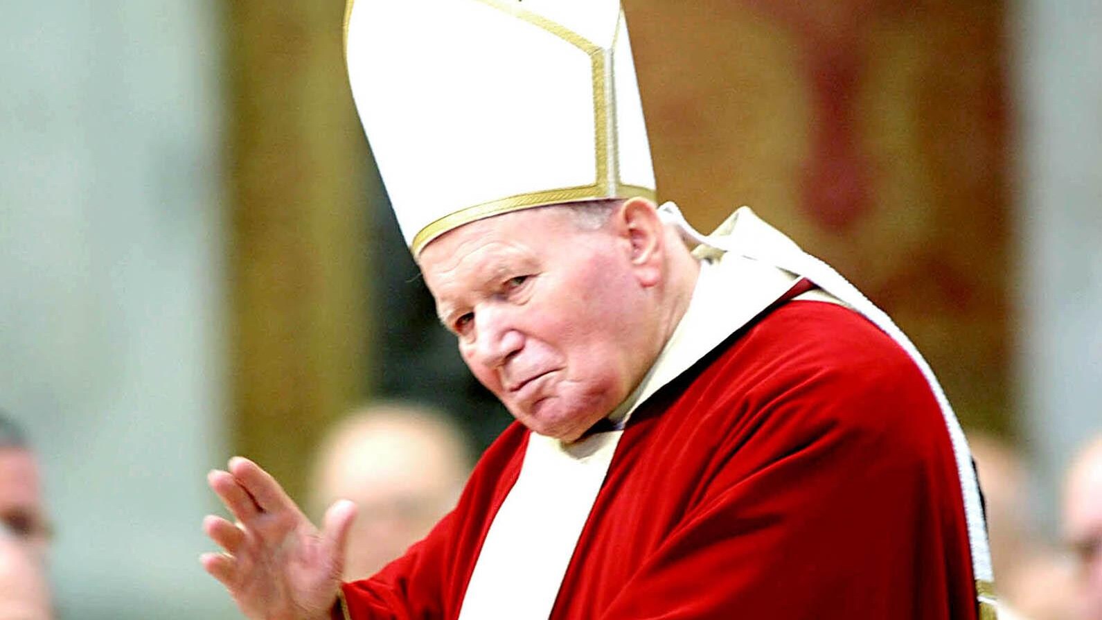 Otto anni fa si spegneva Karol Wojtyla, un Papa che ha rivoluzionato fortemente la Chiesa e che per il suo carisma è stato apprezzato anche da molti non fedeli. Moriva nel 2005 dopo 26 anni di pontificato, nel 2011 è stato proclamato beato da Benedetto XVI.