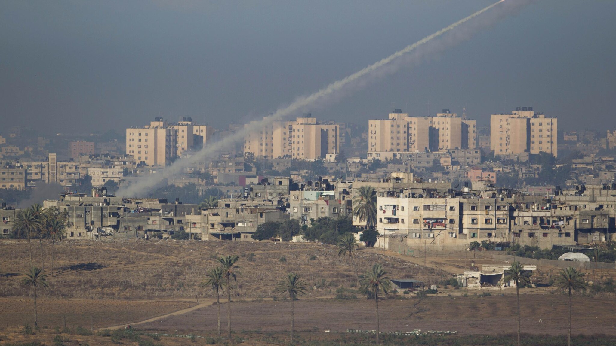 Nella notte Israele ha lanciato un attacco aereo sulla Striscia di Gaza e ha in questo modo interrotto il cessate il fuoco raggiunto lo scorso novembre. Non si registrano feriti.