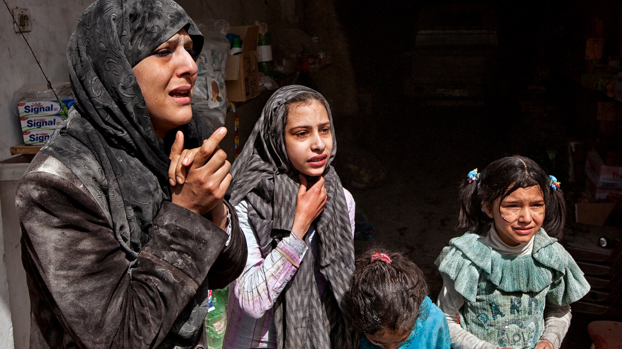 Dal luglio dello scorso anno sono state uccise almeno 4300 persone per mano del dittatore Bashar al Assad. Secondo l’organizzazione Human Rights Watch i jet del regime hanno colpito ospedali, panetterie, civili in coda per ricevere aiuti.