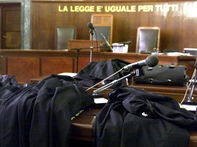 L’omicidio avvenne a Bagheria (Palermo) il 15 agosto del 2011: la vittima era il convivente della sorella di due dei tre condannati. Il pm aveva chiesto una condanna a 30 anni.