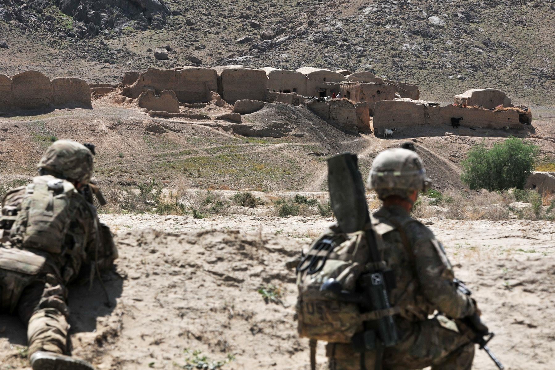 Il nuovo attentato nella provincia meridionale di Kandahar: la mina è esplosa al passaggio di un furgoncino uccidendo dieci civili.