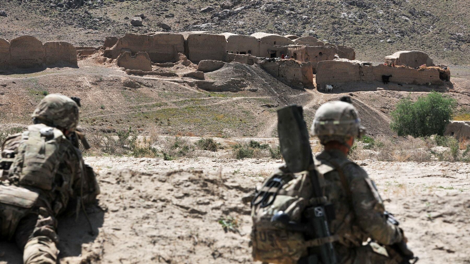 Il nuovo attentato nella provincia meridionale di Kandahar: la mina è esplosa al passaggio di un furgoncino uccidendo dieci civili.