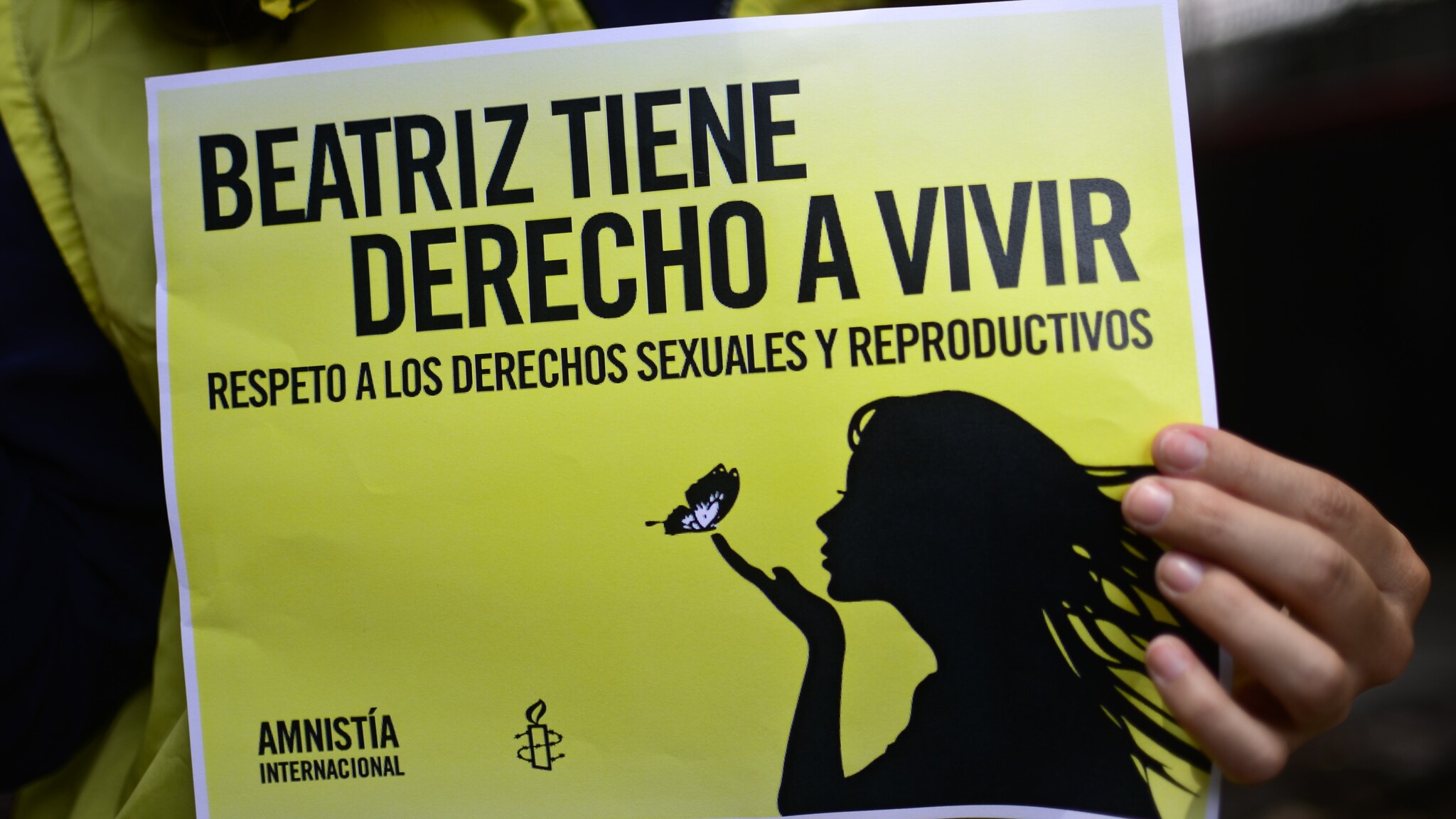 La donna, una 22enne, è grave e il feto non ha alcuna possibilità di sopravvivere alla nascita. Lei rischia la vita portando a termine la gravidanza. E per questo chiede un aborto terapeutico ma i giudici del suo Paese, in Salvador, glielo hanno vietato.