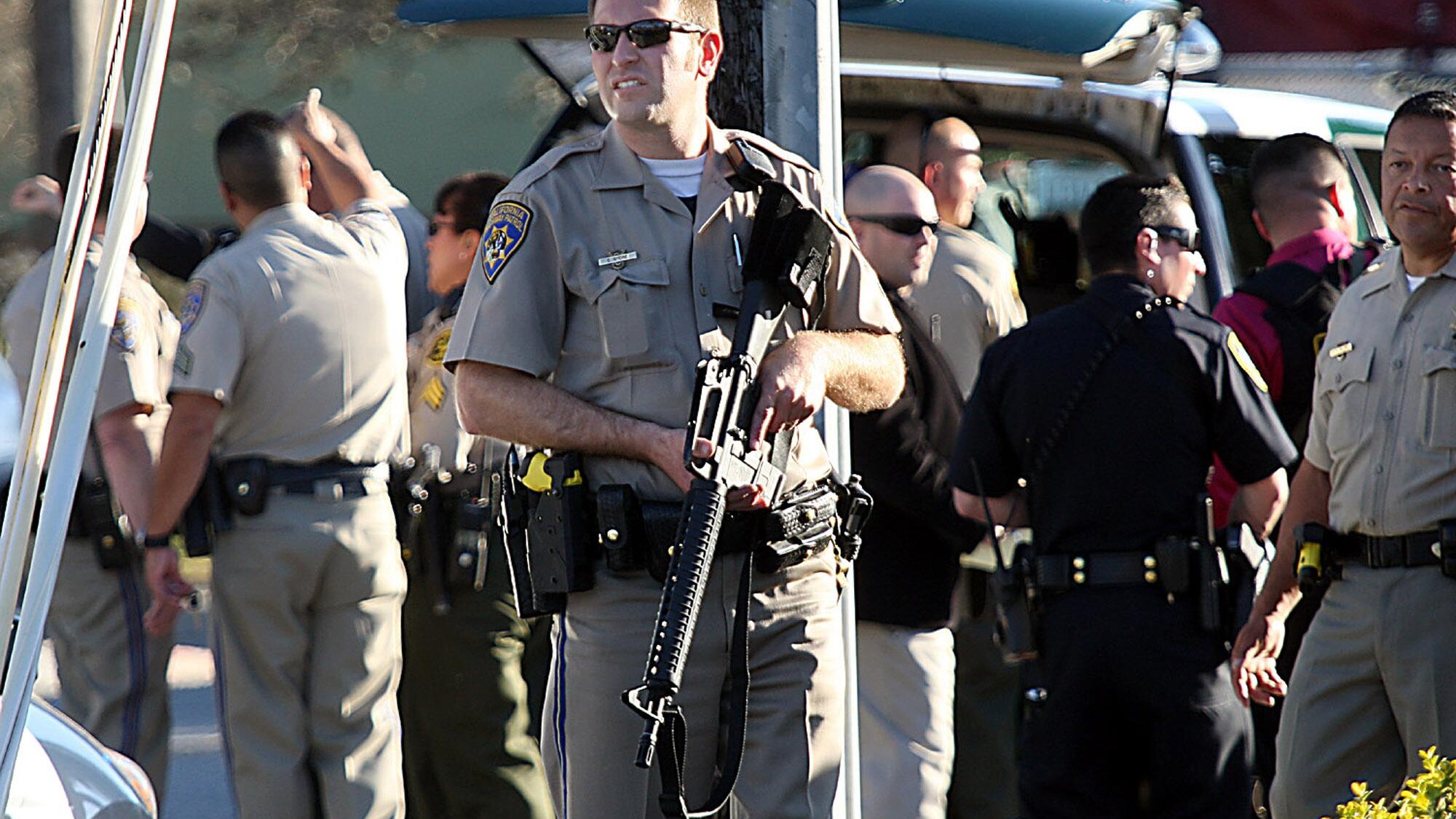 La polizia della California sta cercando un uomo di 45 anni sospettato di aver sterminato la sua famiglia. Posti di blocco disseminati in tutta la regione, per trovarlo vengono usati anche elicotteri.
