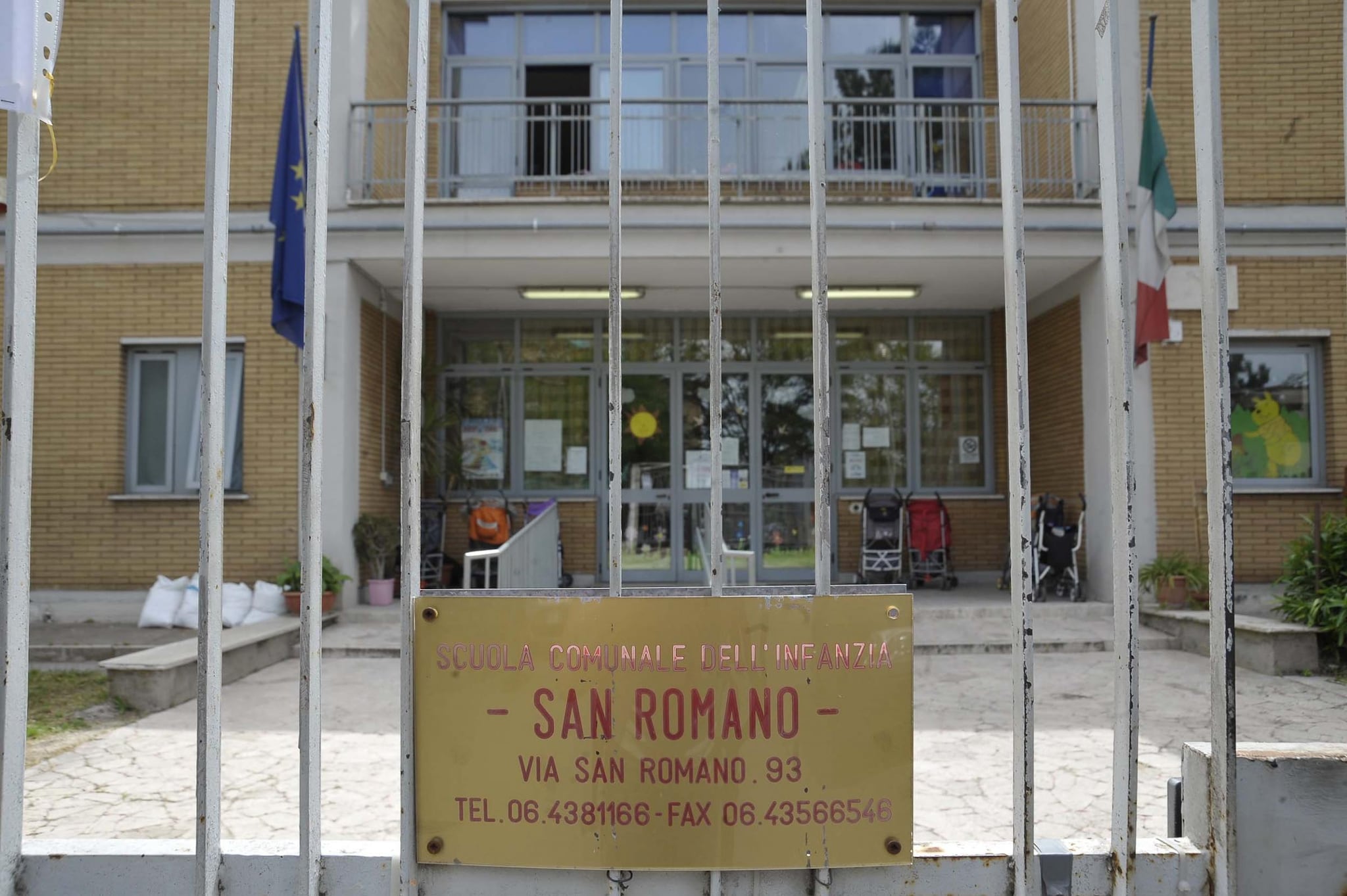 Emergono nuovi dettagli in merito a quanto accadeva nella scuola materna San Romano di Roma, dove nei giorni scorsi sono state arrestate due maestre. Insegnanti e collaboratori sapevano ma non parlavano per paura di perdere il lavoro.