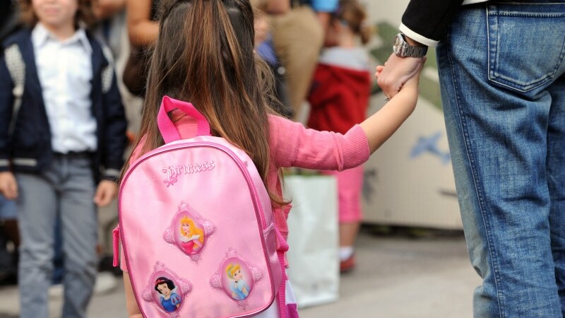 Il delitto avvenuto in un villaggio della provincia dello Hebel, vicino Pechino. Le vittime sono due sorelline di 5 e 6 anni avvelenate con uno yogurt da una donna il cui unico scopo sarebbe stato quello di screditare una scuola rivale.