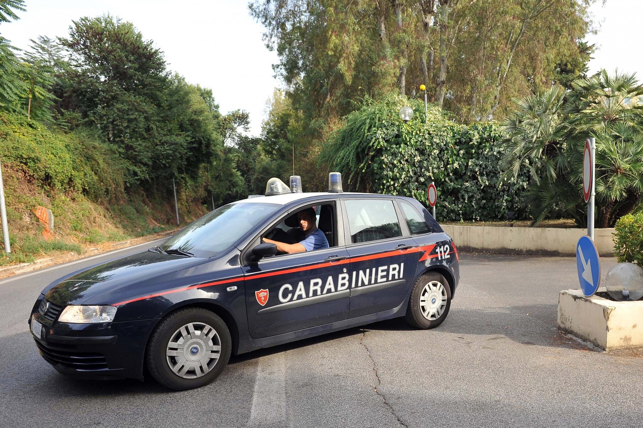 Un ladro è stato fermato dai carabinieri mentre tentava un furto nella “villa degli orrori” di Domenico Belmonte, dove lo scorso novembre sono stati trovati i cadaveri della moglie e della figlia.