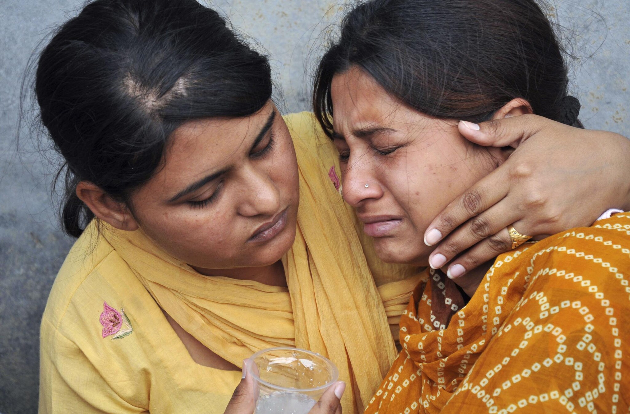 Almeno 17 bambini sono morti nell’esplosione del serbatoio di gas dello scuolabus sul quale viaggiavano, nella periferia della città di Guajarat. Una decina sono rimasti feriti. 