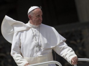 “Fare il bene” non è un’esclusiva dei cristiani, ma tutti possono e devono farlo. Lo ha detto Bergoglio commentando un passo del Vangelo: il Papa ha spiegato che i discepoli si sono ritrovati a essere chiusi nell’idea di possedere la verità: “Erano un po’ intolleranti”.
