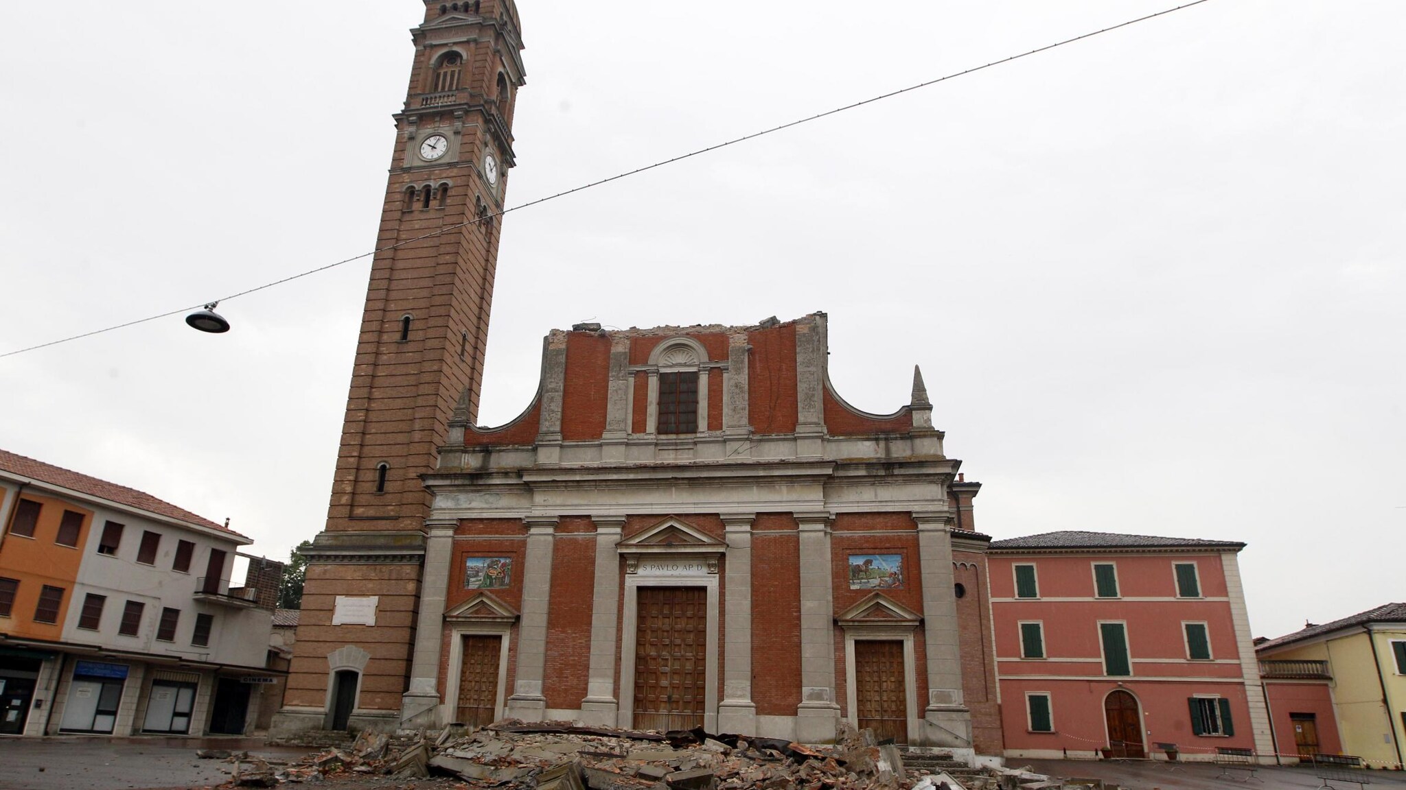 Erano le 4.03 del 20 maggio 2012 quando una scossa di magnitudo 5.9 sconvolse l’Emilia Romagna. Nel primo anniversario della tragedia, diversi centri si preparano a ricordare le vittime e a tracciare un bilancio sulla ricostruzione.