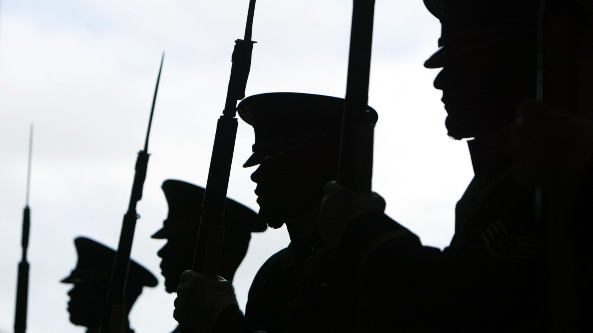 Il tenente colonnello Jeff Krusinski è finito in manette con l’accusa di aver tentato di violentare una donna. E lo stesso ufficiale era a capo del programma di prevenzione alla violenza sessuale all’interno della Air Force Usa.