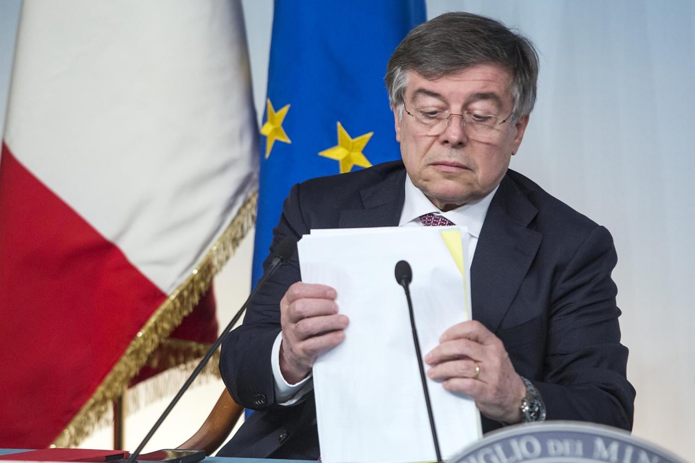Il Ministro Zanonato fischiato per il "sì" all'aumento dell'Iva (VIDEO)