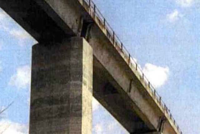Tragedia sull’A23 in Friuli: ingegnere di 35 anni muore precipitando dal viadotto dopo incidente in galleria