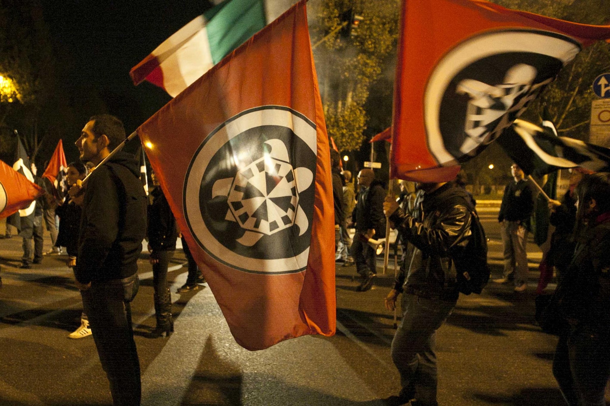 Torino, quattro militanti di CasaPound condannati a un anno per il pestaggio al giornalista Andrea Joly