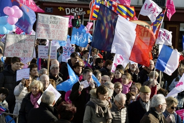 La Francia dice no alle nozze omosessuali
