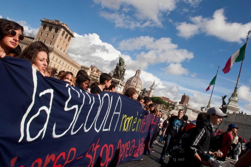Studenti-e-docenti-in-corteo