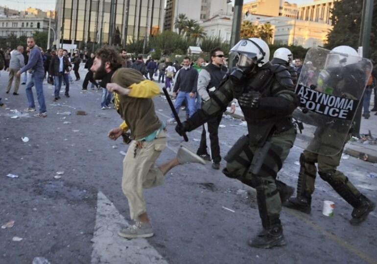 Scontri-tra-polizia-e-manifestanti-ad-Atene