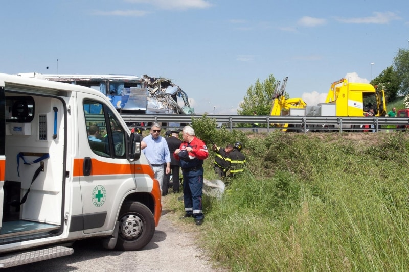 I-feriti-trasportati-nei-vari-ospedali-della-zona
